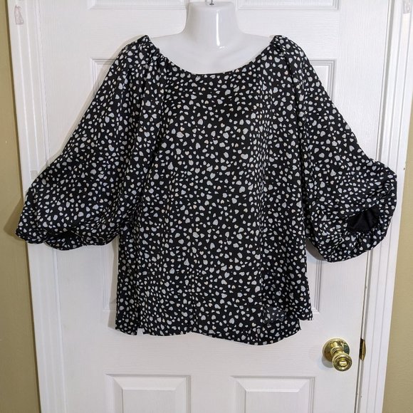 Umgee Tops - Umgee Black Satin Animal Print 3/4 Bubble Sleeve Hi-Lo Tunic Top - size L NWT